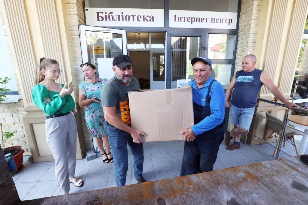 Російськомовні книжки здали на макулатуру. dqxikeidqxidqrant