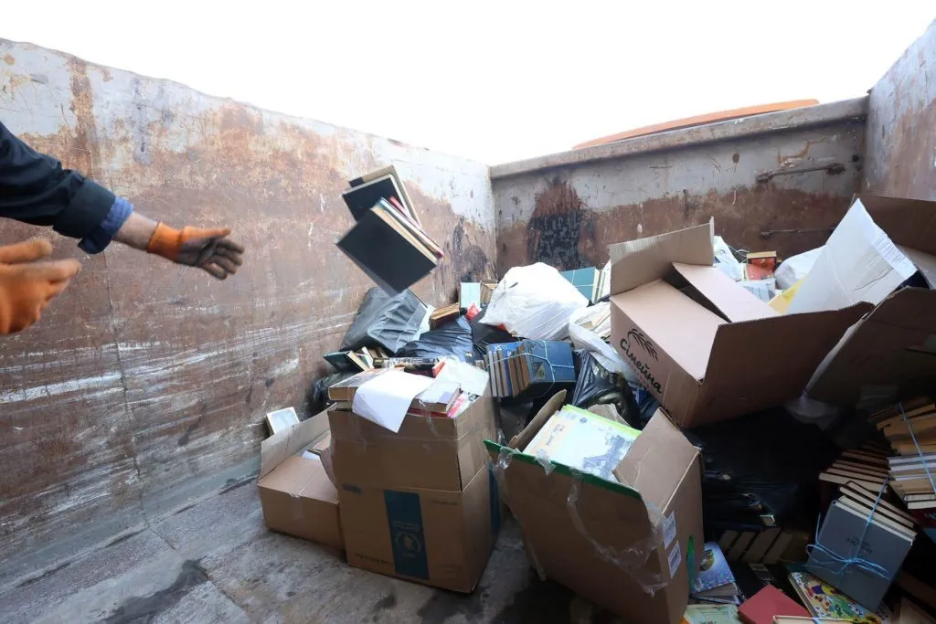 На переробку надіслали 1100 кг книг.