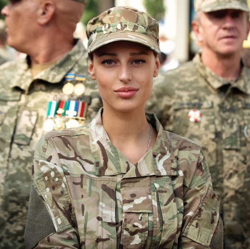 Снайперша ВСУ покорила сеть: 23-летнюю военную назвали украинской Ларой Крофт. Фото dqxikeidqxidqrant