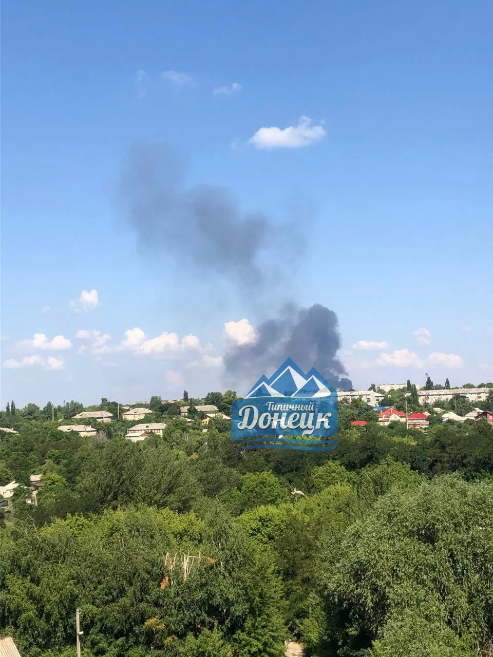 Дим над ураженим російським складом dqxikeidqxidqrant