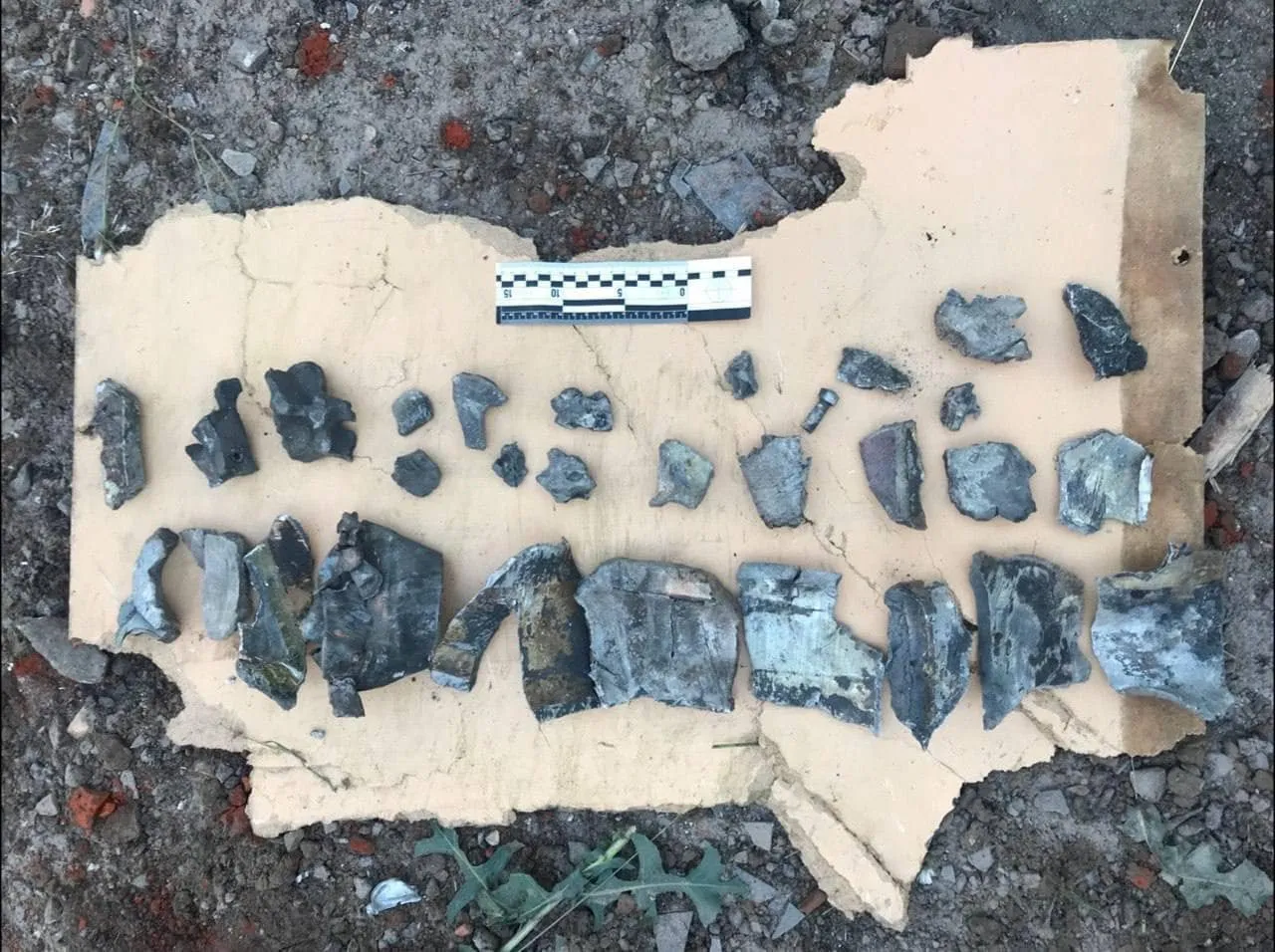 Уламки ракети, виявлені на місці обстрілу