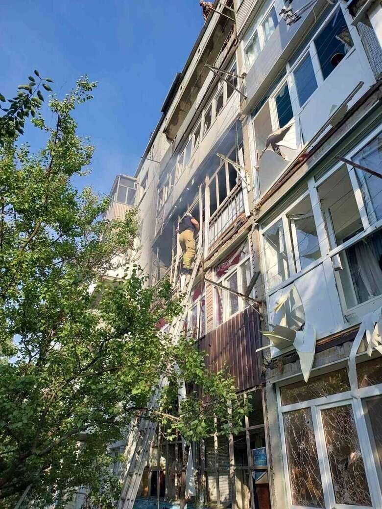 Внаслідок ворожого обстрілу горіла пятиповерхівка у Бахмуті, - ДСНС 01 dqxikeidqxidqrant