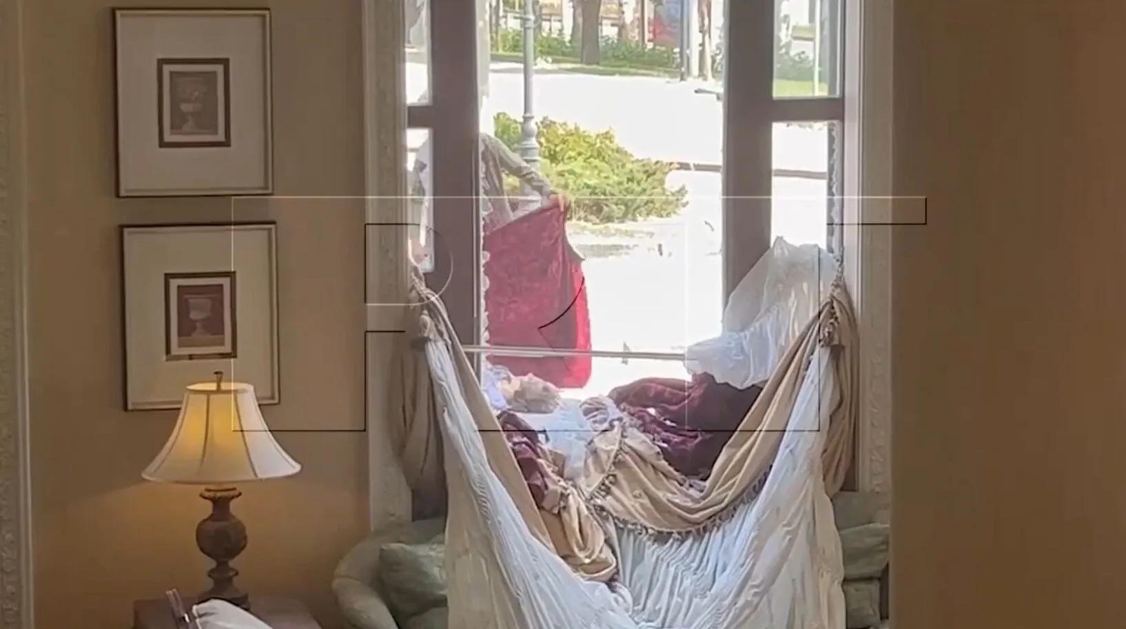 Пропагандисти накривають тканиною ще живої людини