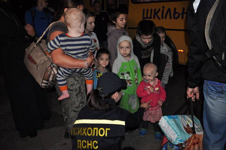 Кіровоградщина зустріла третій евакуаційний потяг із Донецької області, - Райкович 06