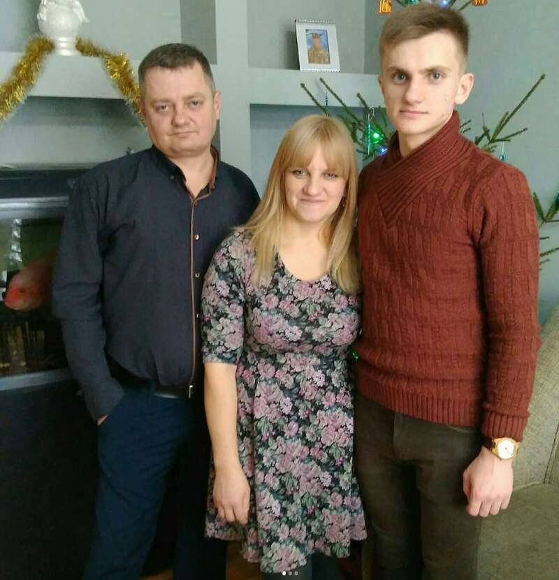 Назарий (справа) на выпускном