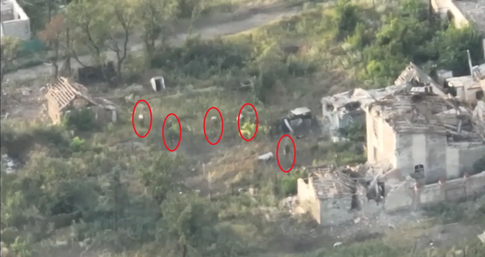 Окупанти пересувалися великими групами. dqxikeidqxidqeant