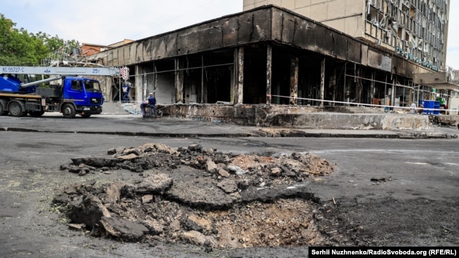 Ракетами «Калибр», выпущенными с подлодки в Черном море, был нанесен удар по Виннице 14 июля 2022 года. 27 человек погибли, более 200 получили ранения dqxikeidqxidqrant