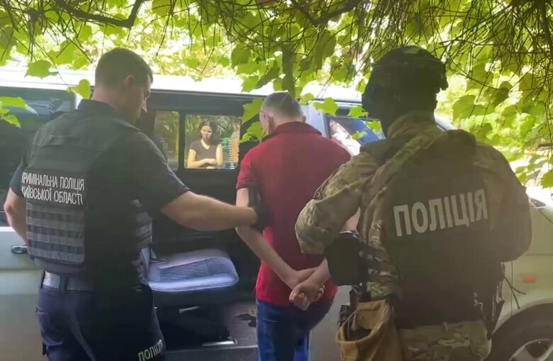 Два місяці під виглядом посадовців збирали гроші для ЗСУ на Київщині: Викрито двох вихідців з Дніпра 01 dqxikeidqxidqeant
