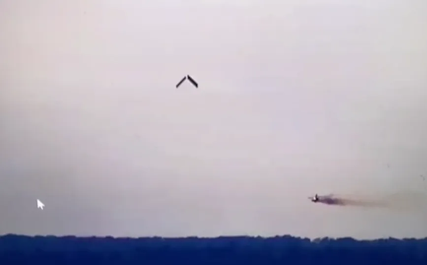 Ворожий вертоліт після влучання українських зенітників dqxikeidqxidqeant