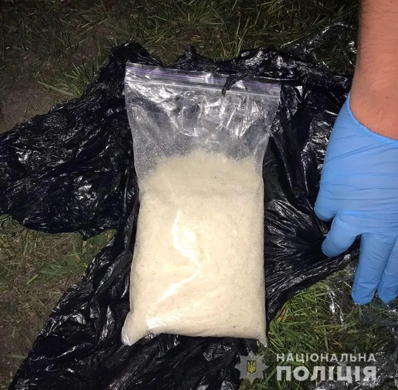 У Києві в перехожого знайшли психотропи на 2 млн грн. Фото dqxikeidqxidqrant