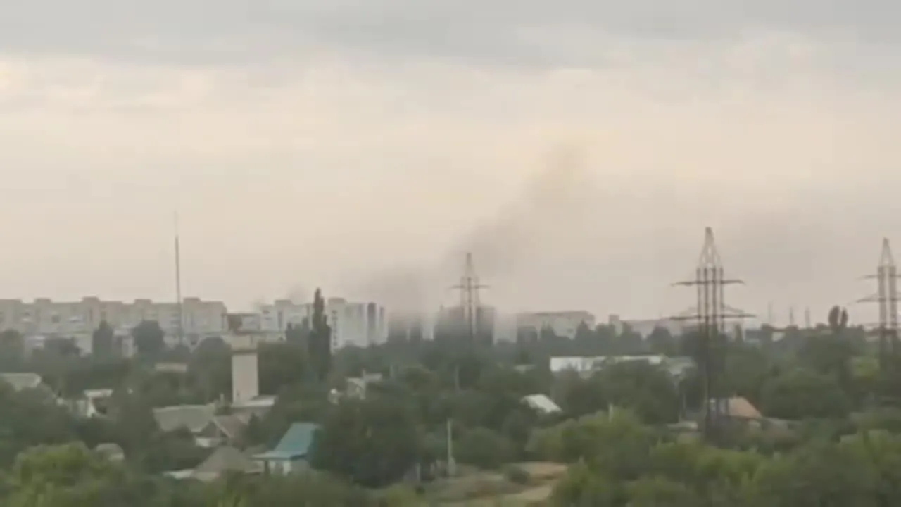 Дим над базою загарбників в окупованому Токмаку dqxikeidqxidqrant