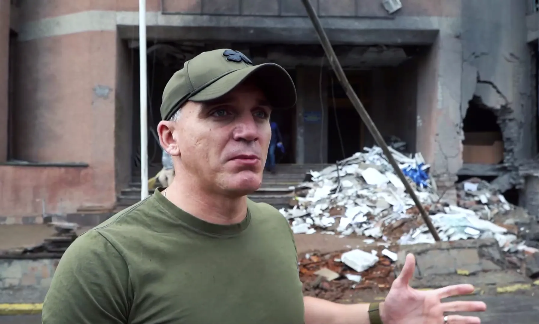 Мэр Николаева Александр Сенкевич показал последствия ночного обстрела города dqxikeidqxidqrant