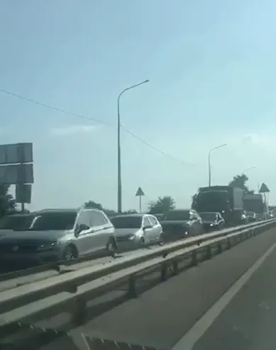 На виїзді із Севастополя утворився гігантський затор dqxikeidqxidqeant