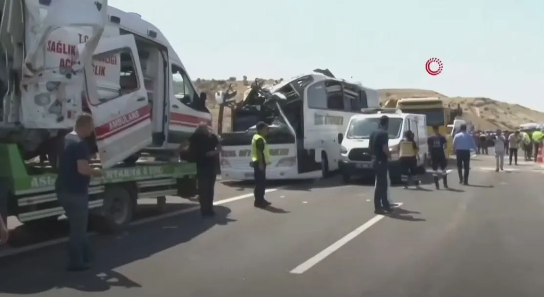 Десятки людей отримали поранення внаслідок аварії