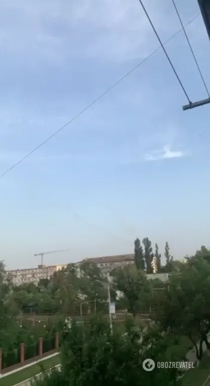 Рівний слід у небі від ракети dqxikeidqxidqrant