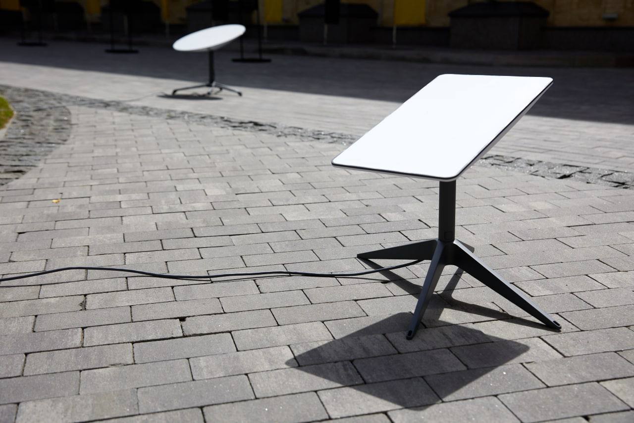 Польща передала Україні термінали Starlink