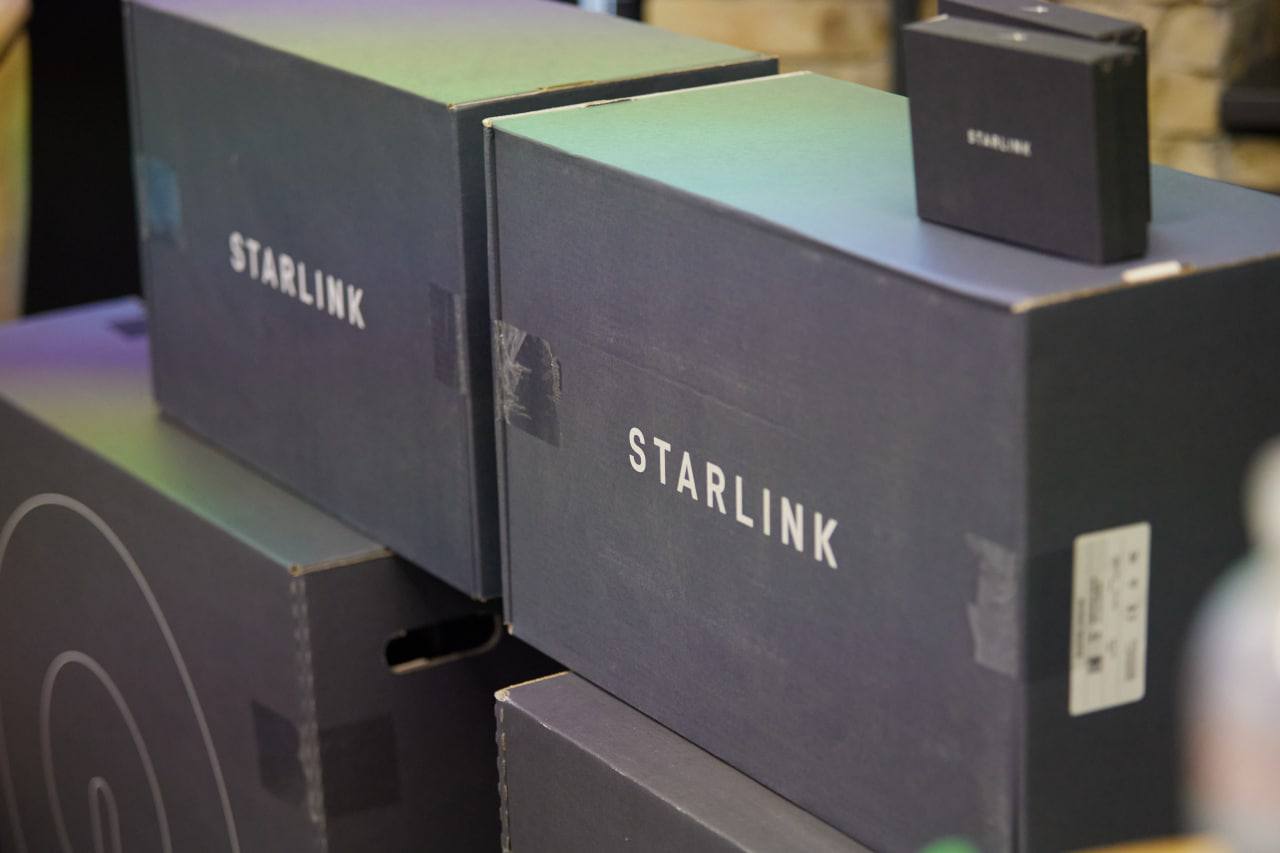 Польща передала Україні термінали Starlink