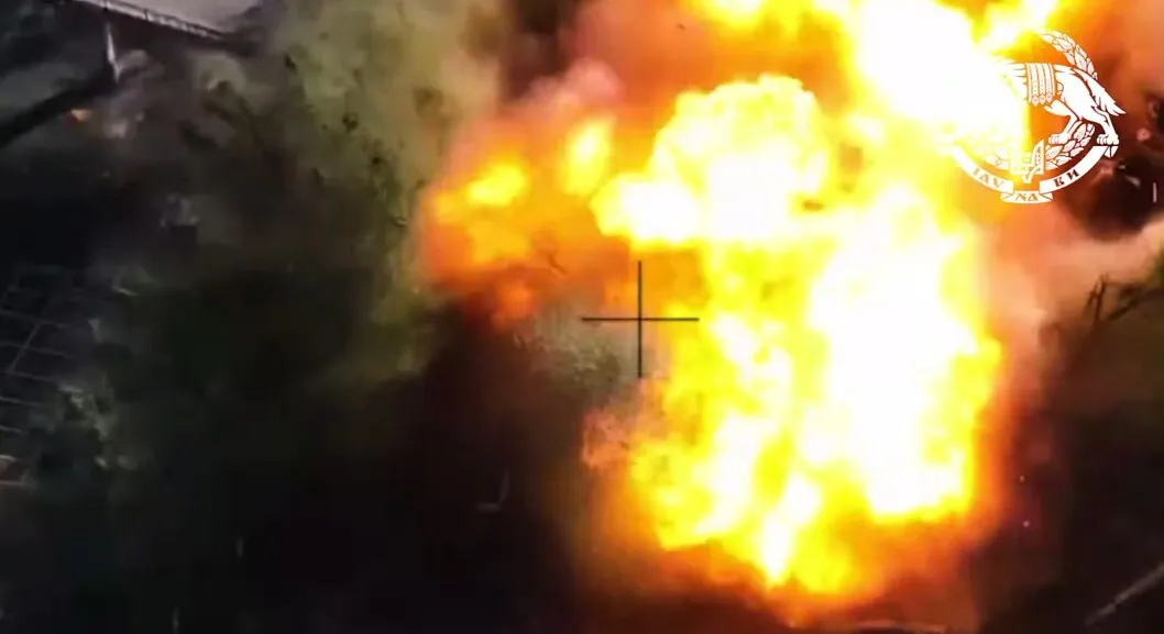 Момент удару по мосту. dqxikeidqxidqrant