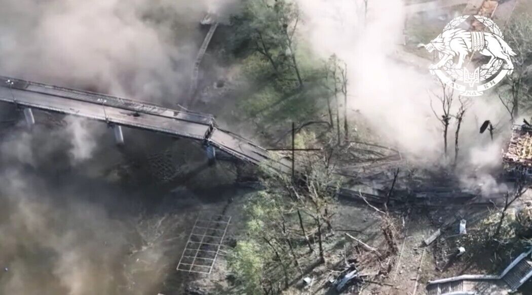 Міст було зруйновано.