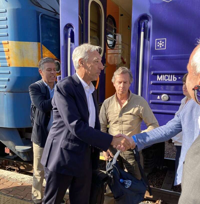 В Киев с визитом прибыл глава МИД Португалии Жуан Кравиньо dqxikeidqxidqrant