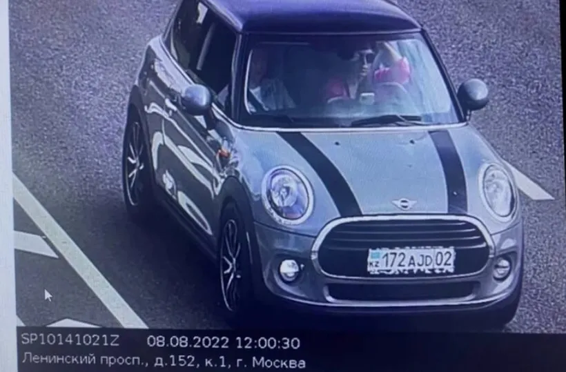 Наталья Волк в своем автомобиле на территории РФ.