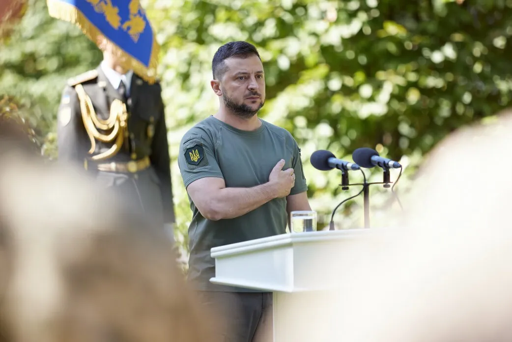 Президент подякував усім присутнім за захист нашої держави та привітав зі святом dqxikeidqxidqrant