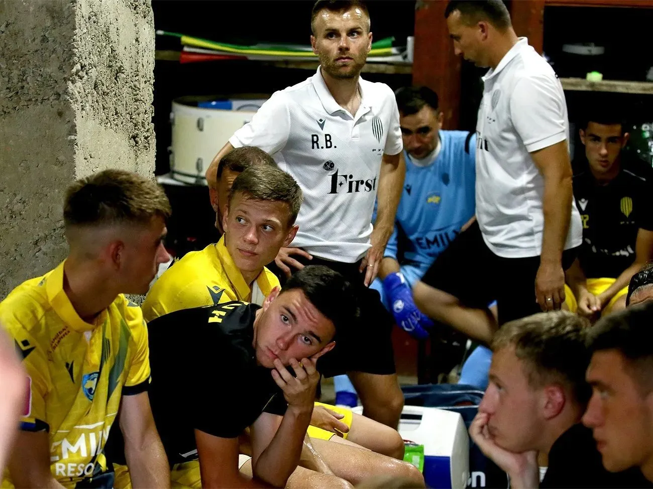 Вперше в історії матч УПЛ було перервано через повітряну тривогу. Відео