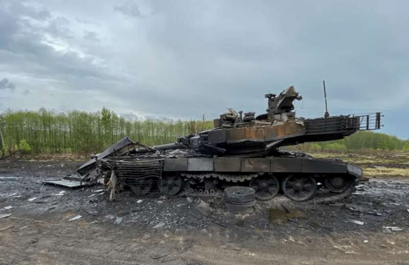 російський танк згорів