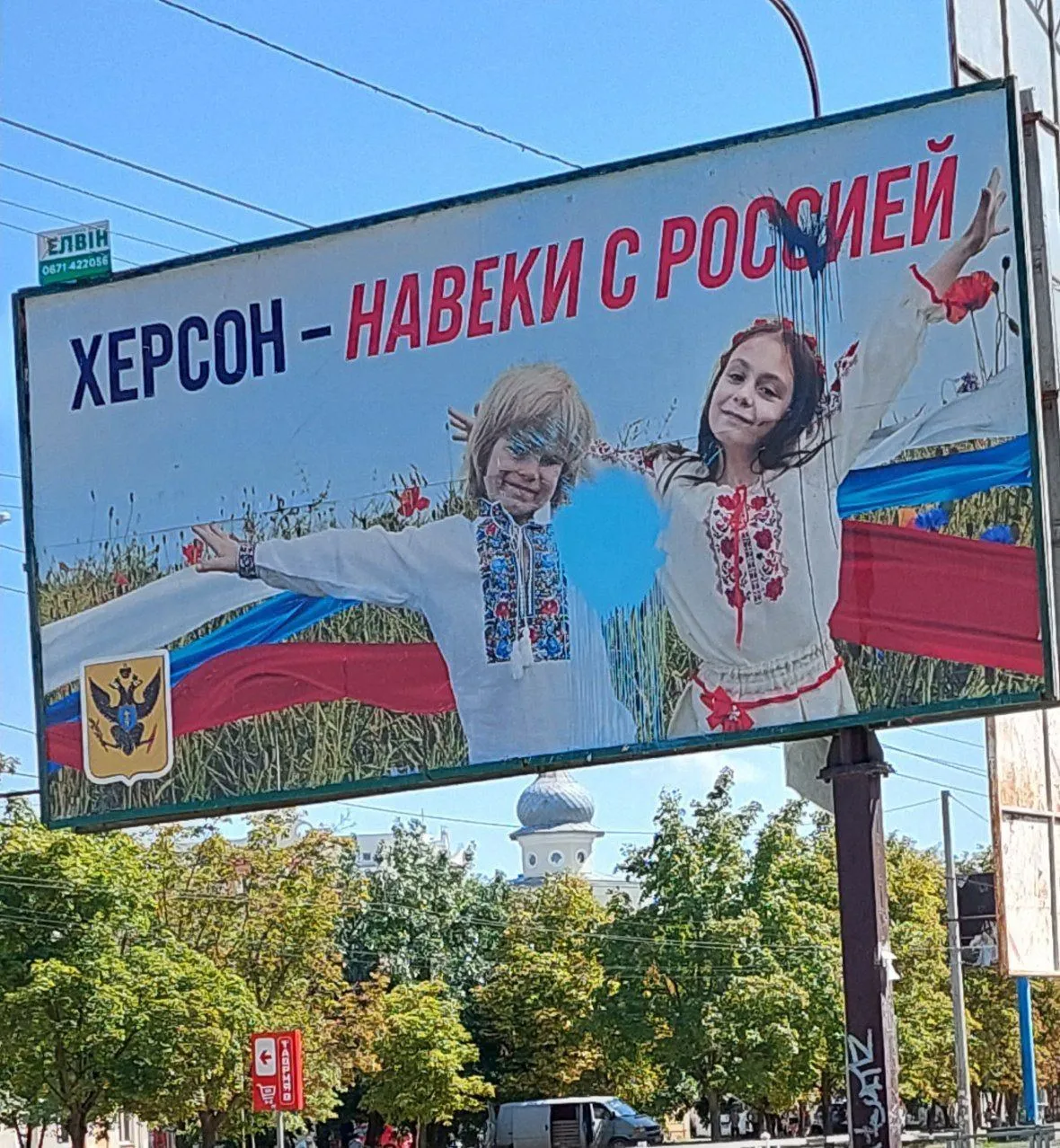 Партизаны в Херсоне продолжают расклеивать листовки с полезной информацией для местных