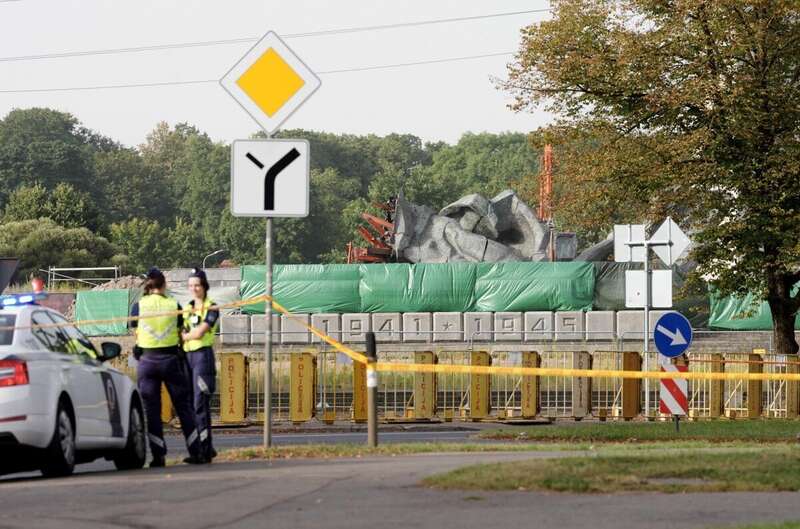 У Ризі демонтують радянський пам’ятник