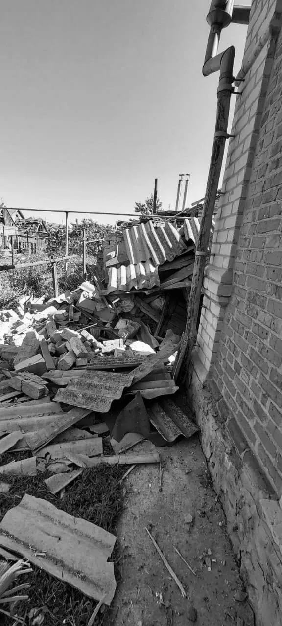 Ще одна жінка із селища Преображенка, 66 років, зазнала тяжких поранень.