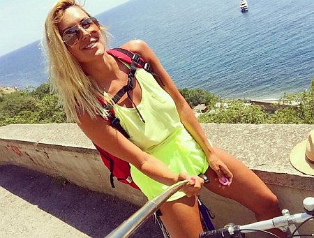 Украинская "золотая рыбка" отдохнула в Крыму. ФОТО Украинская "золотая рыбка" отдохнула в Крыму. ФОТО