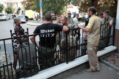 Чернівці прощаються з героїчною розвідницею "Лисою" (ФОТО) Чернівці прощаються з героїчною розвідницею "Лисою" (ФОТО) dqxikeidqxidqeant