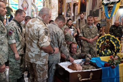 Чернівці прощаються з героїчною розвідницею "Лисою" (ФОТО) Чернівці прощаються з героїчною розвідницею "Лисою" (ФОТО)