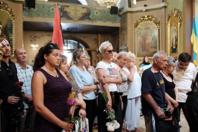 Чернівці прощаються з героїчною розвідницею "Лисою" (ФОТО) Чернівці прощаються з героїчною розвідницею "Лисою" (ФОТО)