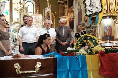 Чернівці прощаються з героїчною розвідницею "Лисою" (ФОТО) Чернівці прощаються з героїчною розвідницею "Лисою" (ФОТО)