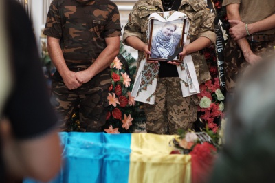 Чернівці прощаються з героїчною розвідницею "Лисою" (ФОТО) Чернівці прощаються з героїчною розвідницею "Лисою" (ФОТО)