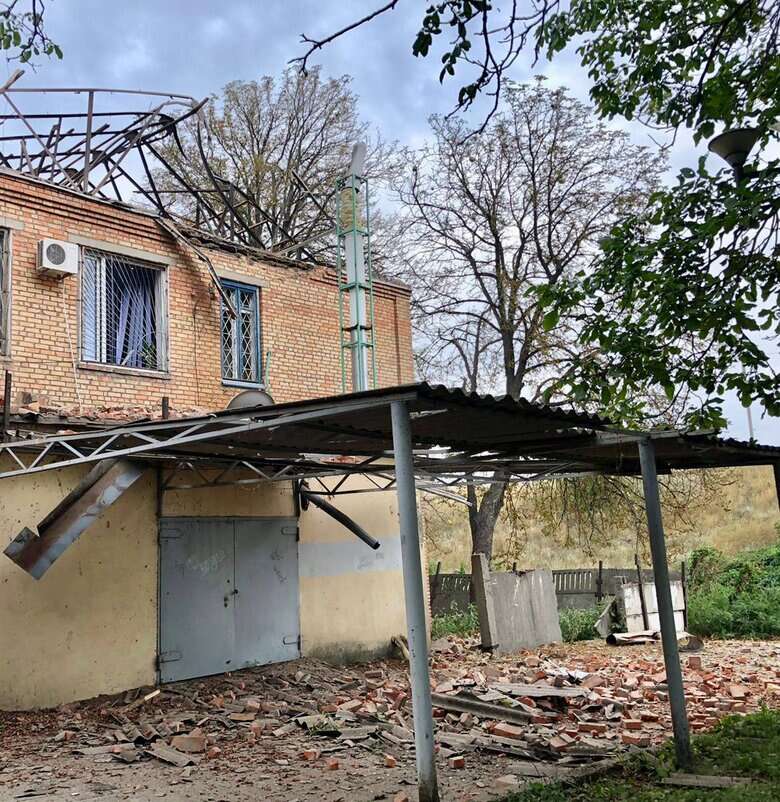 Війська РФ завдали ракетного удару по Нікополю: зачепило адмінбудівлю й багатоповерхівки, - облрада 01 dqxikeidqxidqrant