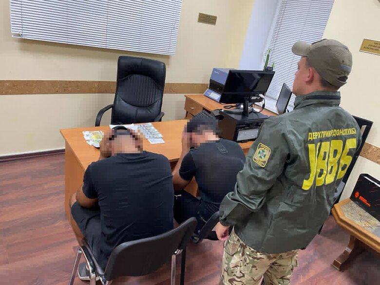 Двоє псевдостудентів намагалися підкупити прикордонницю на Волині та виїхати до Польщі, - ДПСУ 01 dqxikeidqxidqeant