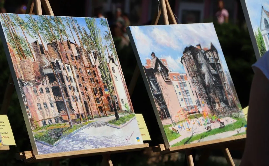 В центре Киева открылась выставка под открытым небом ’’Разрушенная Киевщина’’. Фото dqxikeidqxidqeant