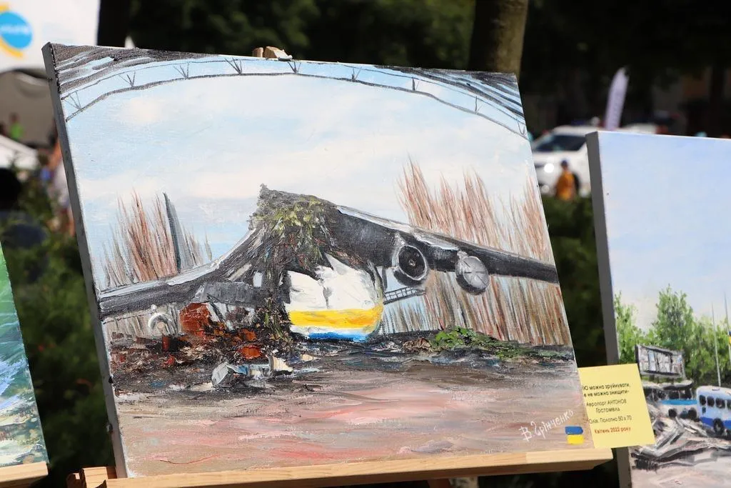 В центре Киева открылась выставка под открытым небом ’’Разрушенная Киевщина’’. Фото