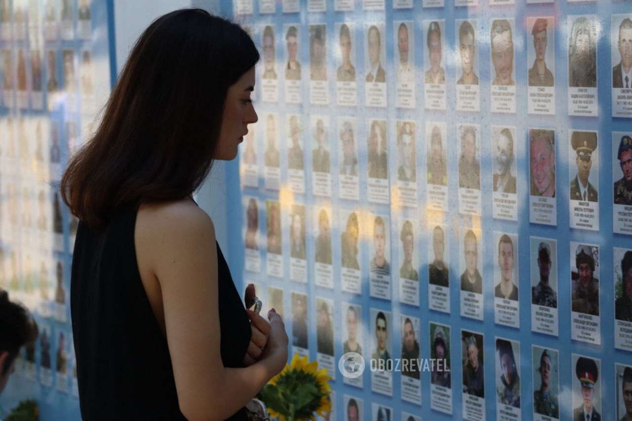 В центре Киева почтили память защитников Украины. Фото и видео dqxikeidqxidqrant