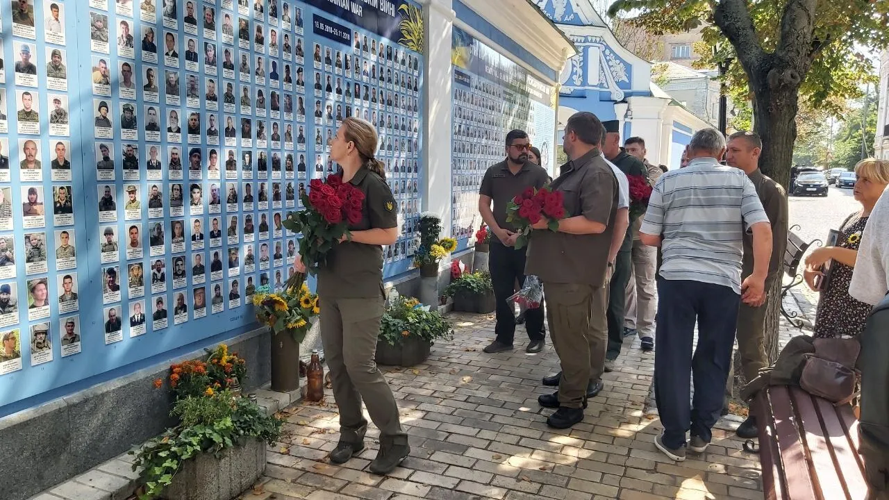 У центрі Києва вшанували пам’ять захисників України. Фото і відео