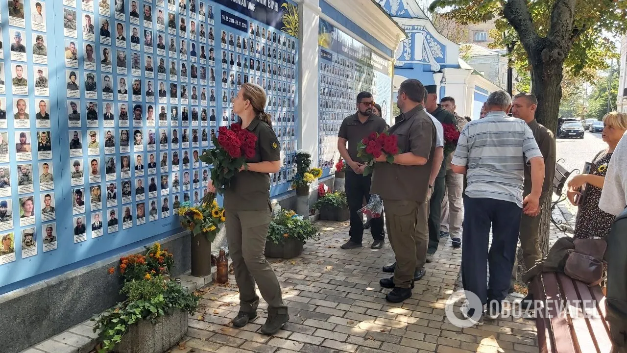 В центре Киева почтили память защитников Украины. Фото и видео