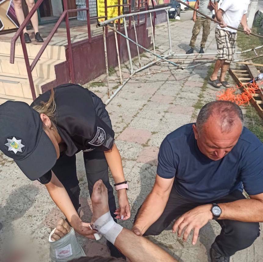 На Київщині під час робіт чоловік упав із висоти семи метрів. Фото