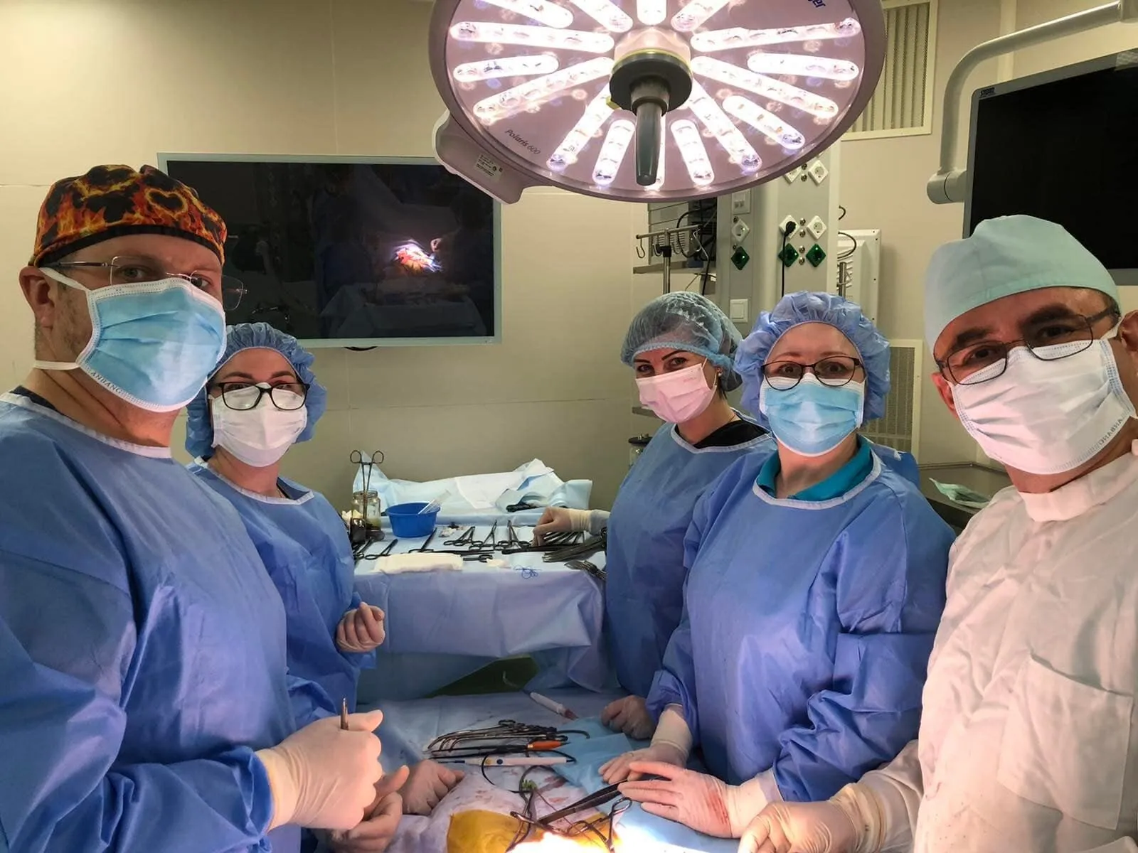 У Києві лікарі ’’Охматдиту’’ провели унікальну операцію 2-річній дівчинці. Фото