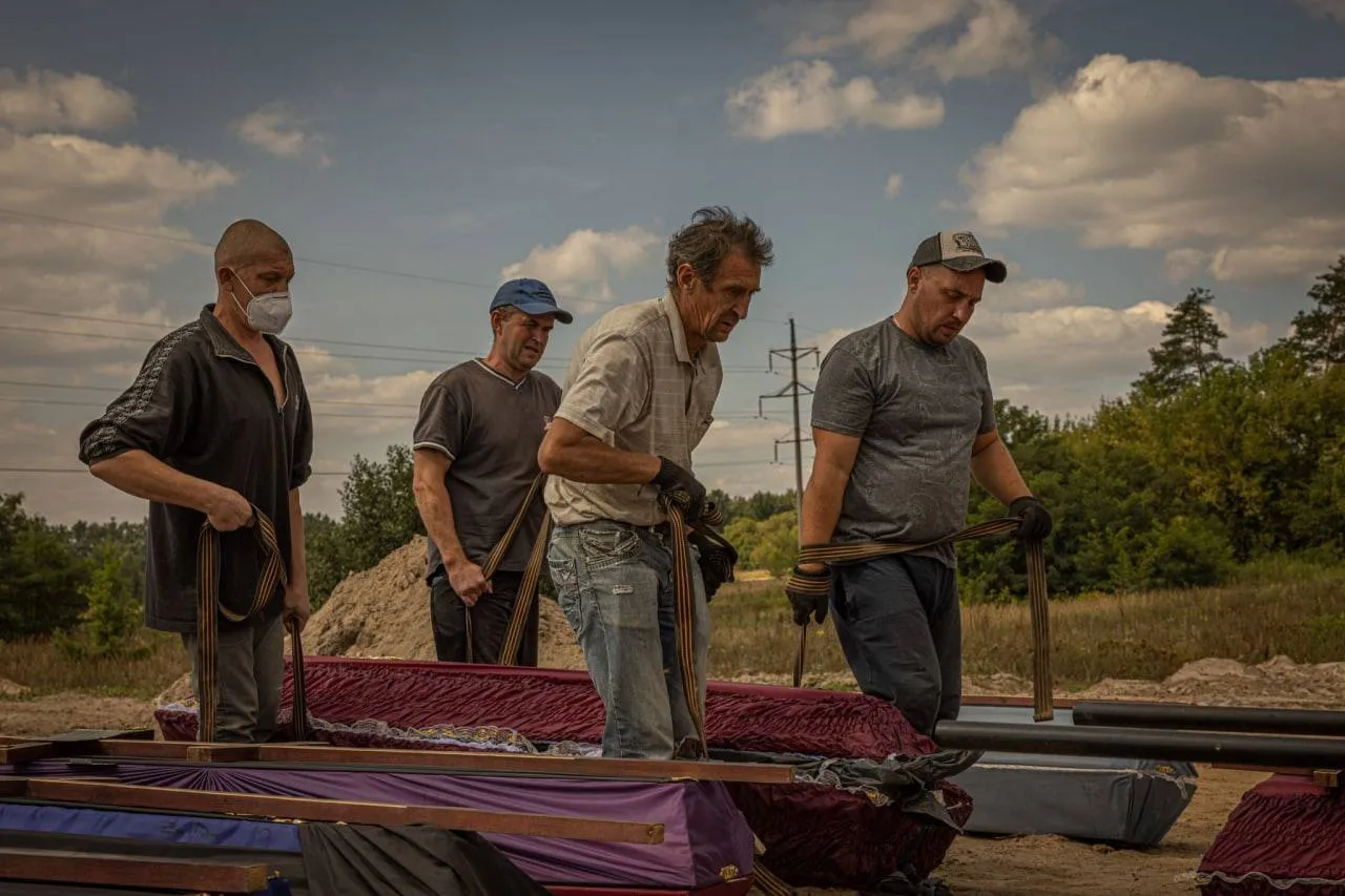 Буча, поховання 15 загиблих dqxikeidqxidqeant