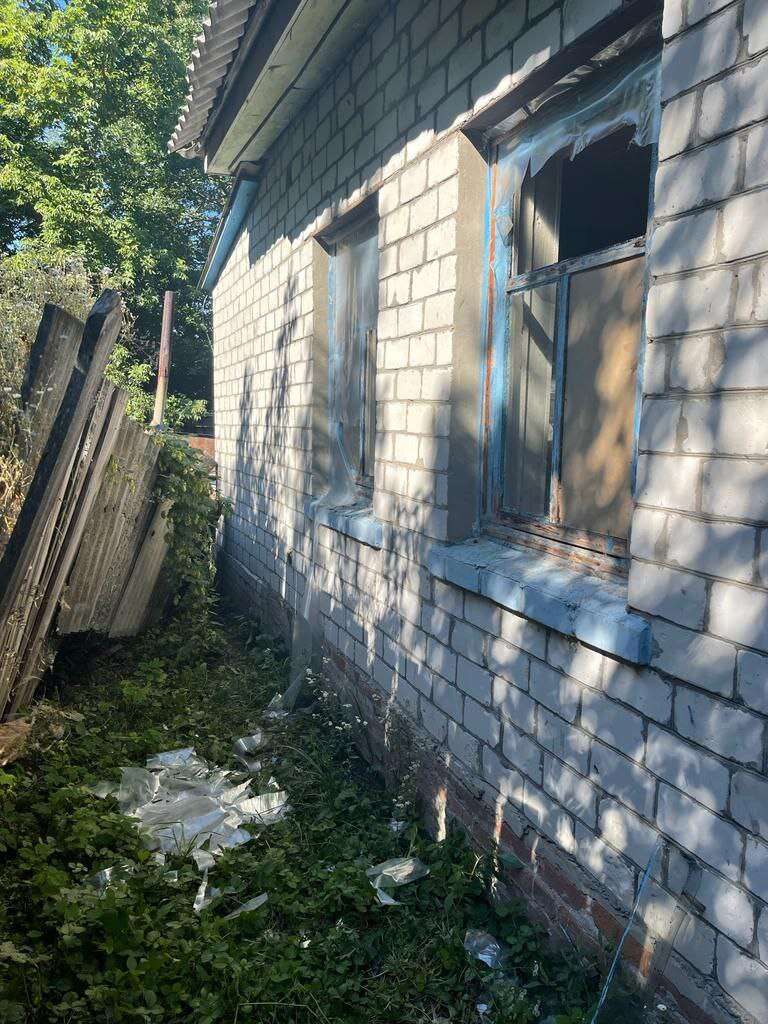 Оккупанты обстреляли Сумскую область: повреждены дома и школа dqxikeidqxidqrant