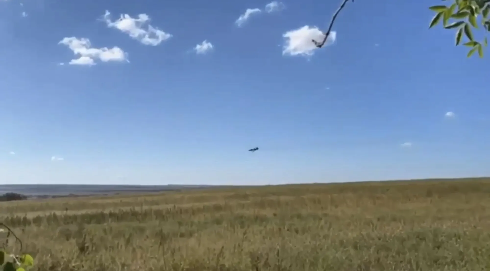 ЗСУ збили два російських штурмовики Су-25 ’’Грач’’: ’’пташок’’ приземли ’’Іглою’’. Відео dqxikeidqxidqrant