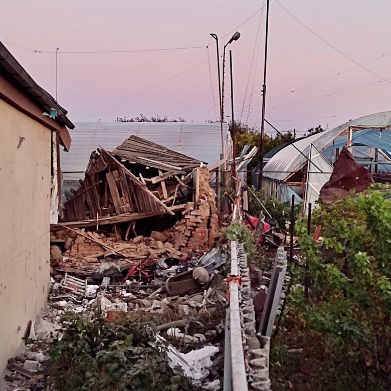 Вночі окупанти обстріляли із Градів та важкої артилерії Нікопольський район Дніпропетровщини 02 dqxikeidqxidqrant